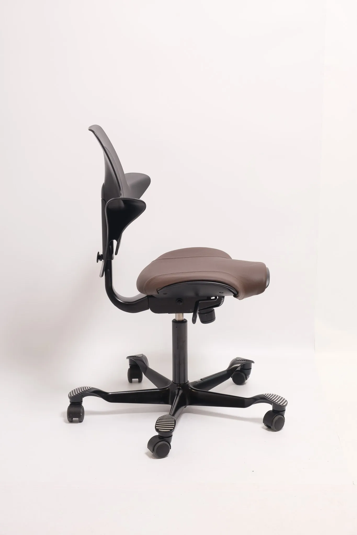 HAG Capisco Puls 8020 ergonomic chair, Paloma Soft ATG55130/black