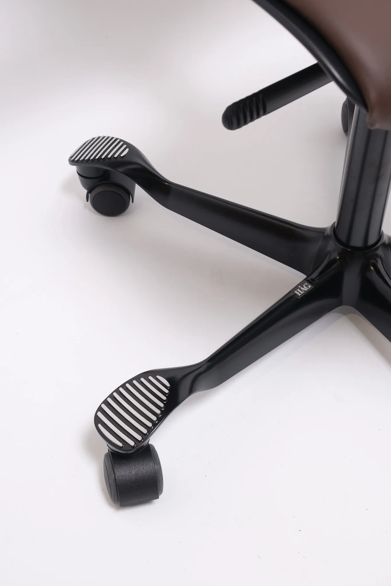 HAG Capisco Puls 8020 ergonomic chair, Paloma Soft ATG55130/black